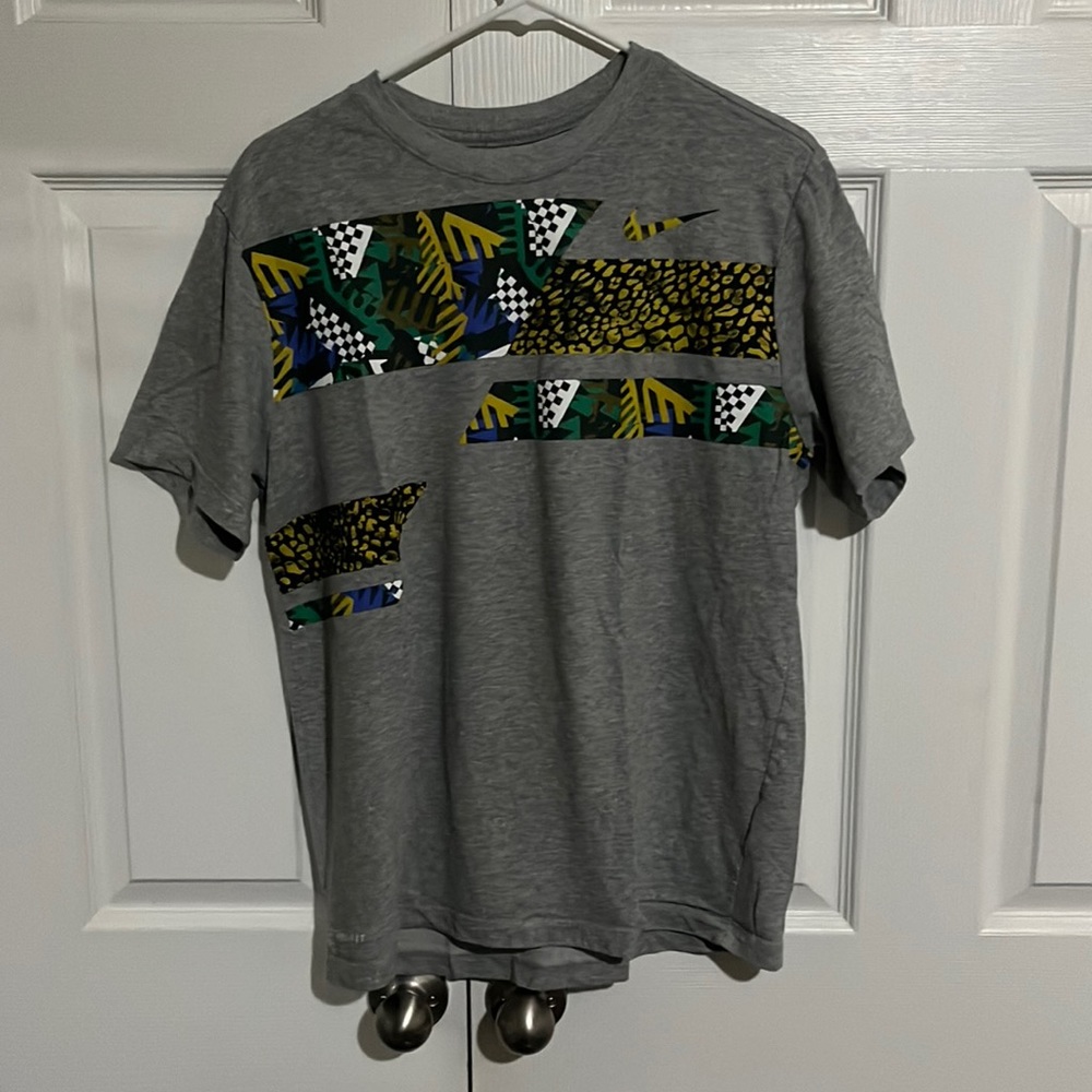 Nike graphic short sleeve T